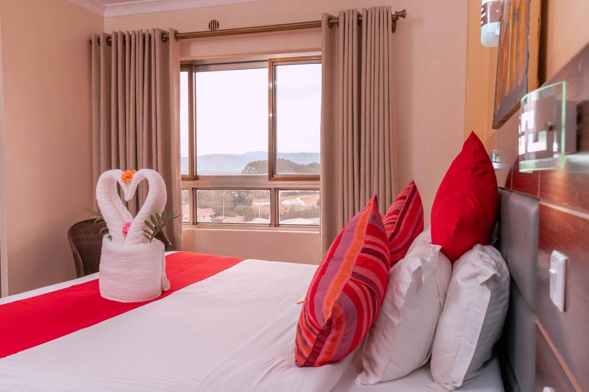 Buraha Zenoni Hotel And Resort Накуру Экстерьер фото