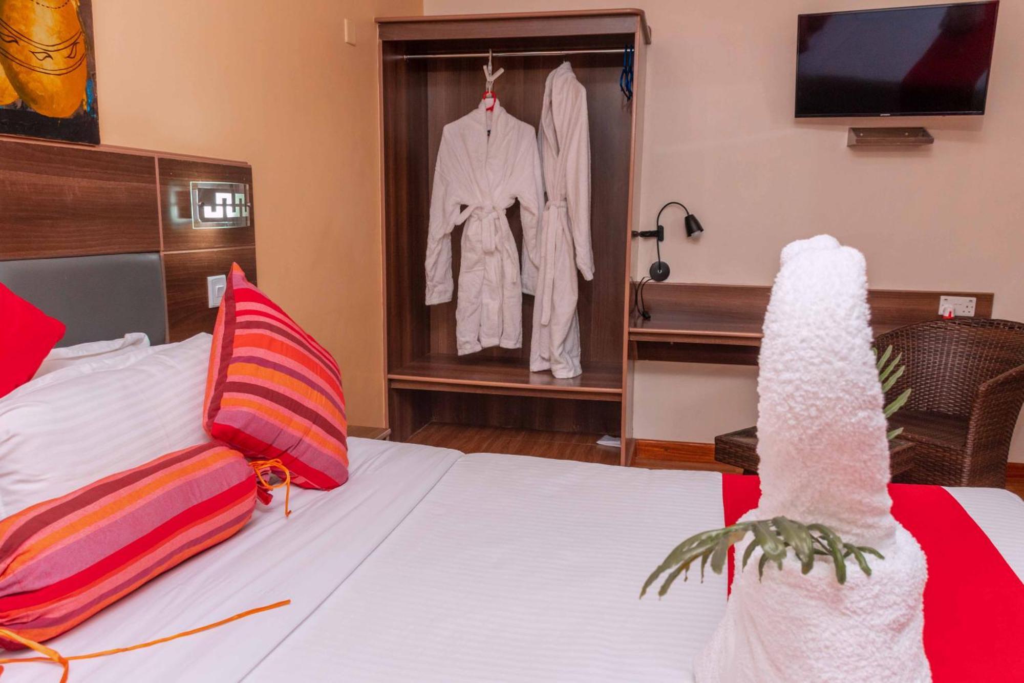 Buraha Zenoni Hotel And Resort Накуру Экстерьер фото