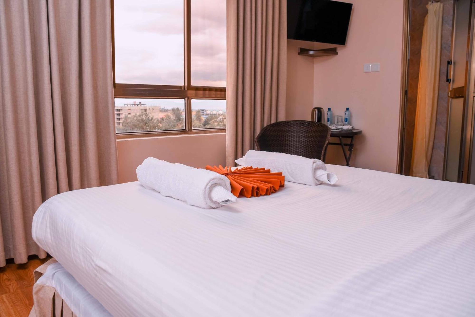 Buraha Zenoni Hotel And Resort Накуру Экстерьер фото